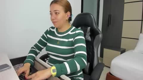 Snapshot of alma_fenix chatting on 09/27/25, 12:32 ALMA FENIX online show from 09/27/25, 12:32
