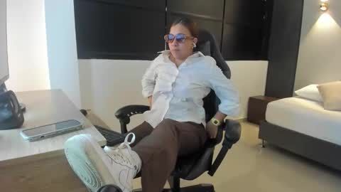 Snapshot of alma_fenix chatting on 10/10/25, 12:26 ALMA FENIX online show from 10/10/25, 12:26