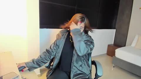 Snapshot of alma_fenix chatting on 10/13/25, 12:27 ALMA FENIX online show from 10/13/25, 12:27
