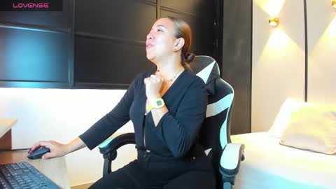 Snapshot of alma_fenix chatting on 10/14/25, 12:28 ALMA FENIX online show from 10/14/25, 12:28