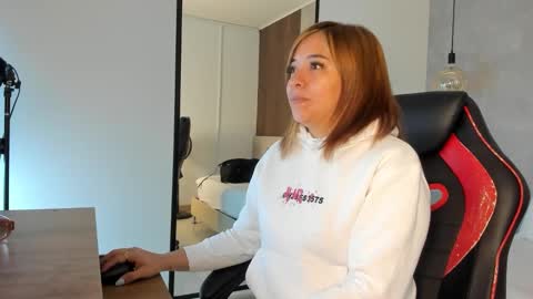 ALMA FENIX  online show from 11/25/25, 12:27