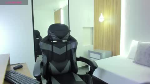 ALMA FENIX  online show from 12/01/25, 06:46