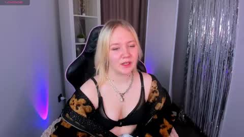 Amina online show from 02/09/25, 05:08