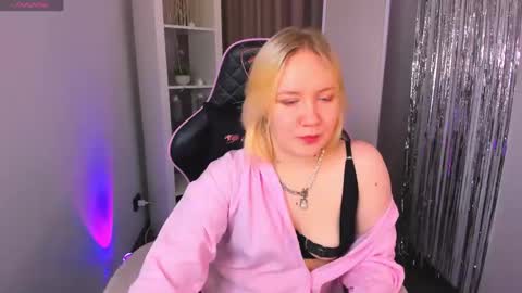 Amina online show from 02/11/25, 05:05