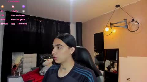 Snapshot of almazz_ chatting on 06/20/26, 11:57 Santy online show from 06/20/26, 11:57