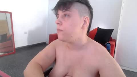 Snapshot of almondonwheels chatting on 12/15/24, 09:09 Almond online show from 12/15/24, 09:09