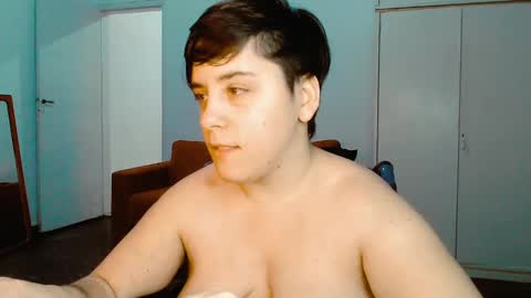 Snapshot of almondonwheels chatting on 01/16/25, 04:17 Almond online show from 01/16/25, 04:17