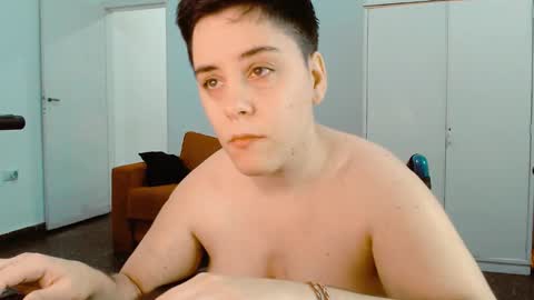 Snapshot of almondonwheels chatting on 03/01/25, 11:04 Almond online show from 03/01/25, 11:04