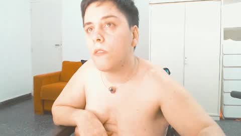 Snapshot of almondonwheels chatting on 03/10/25, 01:12 Almond online show from 03/10/25, 01:12