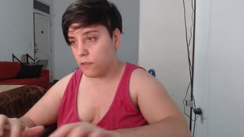 Snapshot of almondonwheels chatting on 10/14/25, 12:00 Almond online show from 10/14/25, 12:00