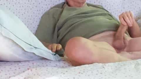 almost 9 online show from 10/05/25, 01:31