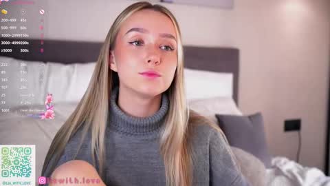 Lia online show from 09/30/25, 01:21