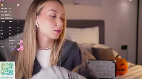 Lia online show from 10/17/25, 03:10