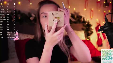 Lia online show from 12/17/25, 01:33