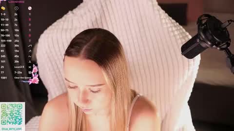 Snapshot of alodiaacomb chatting on 02/04/26, 02:39 Lia online show from 02/04/26, 02:39