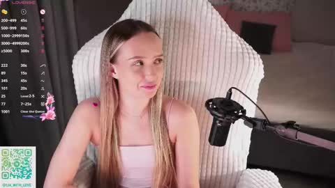 Snapshot of alodiaacomb chatting on 02/07/26, 01:20 Lia online show from 02/07/26, 01:20