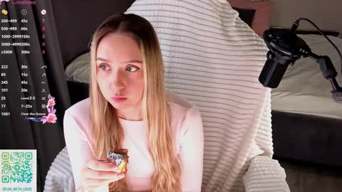 Snapshot of alodiaacomb chatting on 02/14/26, 01:13 Lia online show from 02/14/26, 01:13