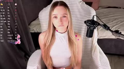 Snapshot of alodiaacomb chatting on 02/20/26, 03:14 Lia online show from 02/20/26, 03:14