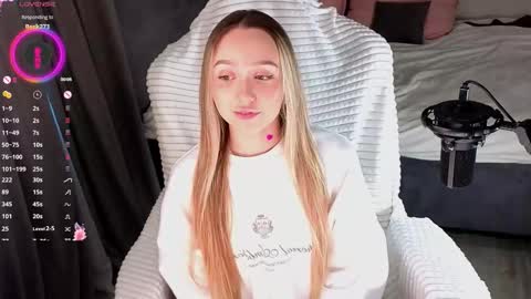 Snapshot of alodiaacomb chatting on 02/26/26, 03:16 Lia online show from 02/26/26, 03:16