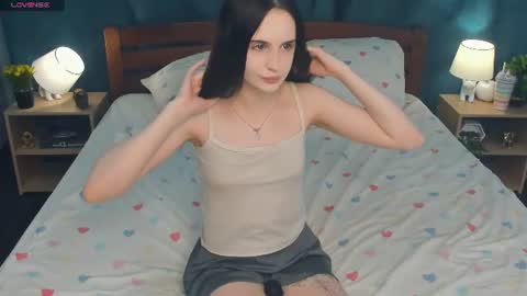 Snapshot of alonareinicke chatting on 06/13/26, 07:01 Alona online show from 06/13/26, 07:01