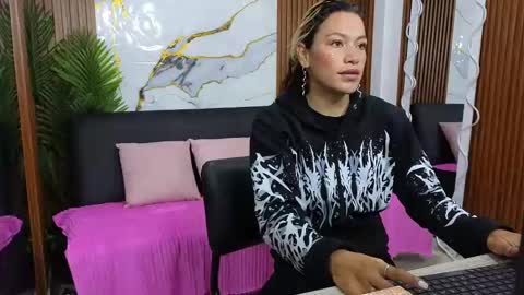 alonddra_tay online show from 04/29/26, 11:36