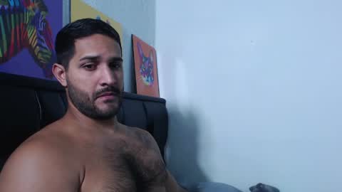Snapshot of alonxoo chatting on 04/15/26, 01:01 alonxoo online show from 04/15/26, 01:01