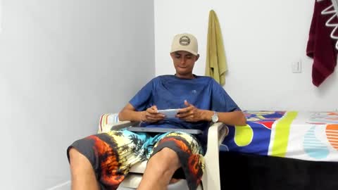 Snapshot of alpha_smit chatting on 01/26/25, 12:05 alpha smit online show from 01/26/25, 12:05