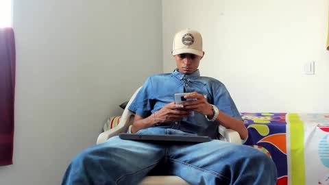 Snapshot of alpha_smit chatting on 01/26/25, 01:15 alpha smit online show from 01/26/25, 01:15