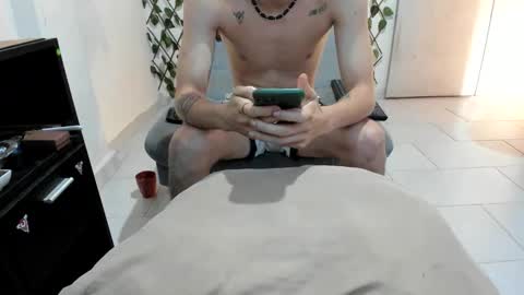 Snapshot of alpha_smit chatting on 10/28/25, 09:50 alpha smit online show from 10/28/25, 09:50