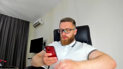 Alphaalexxx Lets reach Me 100 thumbs up online show from 05/25/26, 06:36