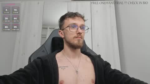 Snapshot of alphaboyfun chatting on 01/04/25, 03:29 Andi online show from 01/04/25, 03:29