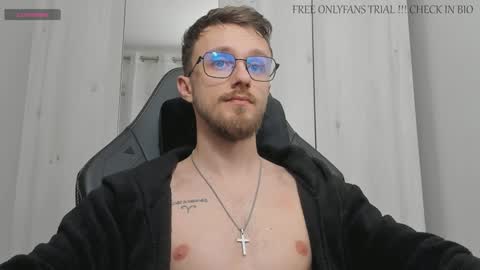 Snapshot of alphaboyfun chatting on 01/06/25, 12:05 Andi online show from 01/06/25, 12:05