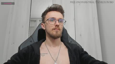 Snapshot of alphaboyfun chatting on 01/08/25, 01:53 Andi online show from 01/08/25, 01:53