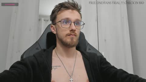 Snapshot of alphaboyfun chatting on 01/10/25, 01:10 Andi online show from 01/10/25, 01:10