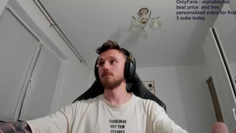 Snapshot of alphaboyfun chatting on 10/02/25, 04:58 Andi online show from 10/02/25, 04:58