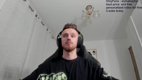 Snapshot of alphaboyfun chatting on 10/07/25, 12:13 Andi online show from 10/07/25, 12:13