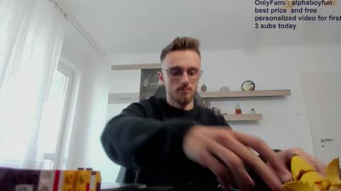 Snapshot of alphaboyfun chatting on 10/25/25, 12:13 Andi online show from 10/25/25, 12:13