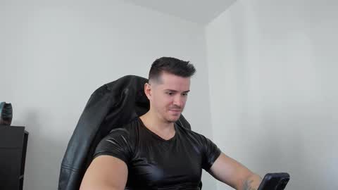 LeatherMaster online show from 09/25/25, 07:34