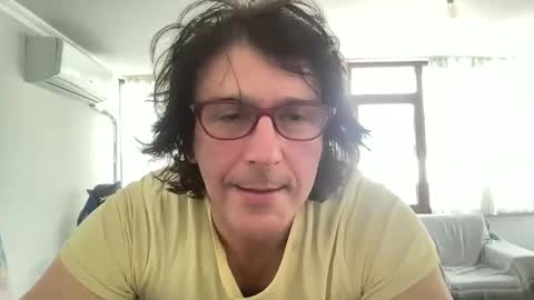 Snapshot of alphandre chatting on 02/04/25, 10:10 AlphAndre online show from 02/04/25, 10:10