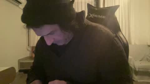 Snapshot of alphandre chatting on 02/13/25, 06:05 AlphAndre online show from 02/13/25, 06:05