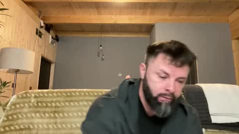 Jhonny online show from 11/12/25, 04:02