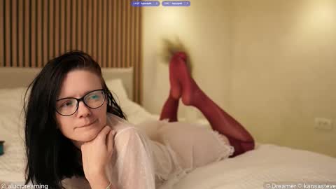 Snapshot of alucidreaming chatting on 11/24/25, 08:19 Lucid Dreaming online show from 11/24/25, 08:19