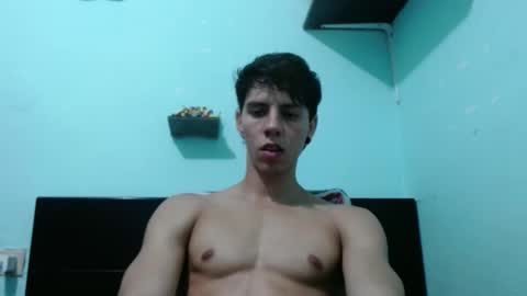 Snapshot of alvarodancer chatting on 10/08/25, 02:25 alvarodancer online show from 10/08/25, 02:25