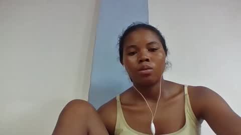 Snapshot of alydie7 chatting on 04/19/26, 03:33 alydie7 online show from 04/19/26, 03:33