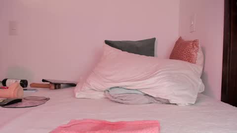 Aly Instg oficial alyjones  Lush and Domi love toys are on online show from 01/09/25, 07:40