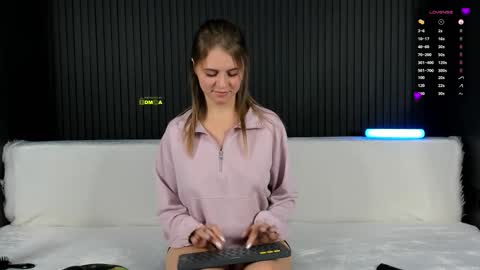 Alena online show from 10/27/25, 02:32