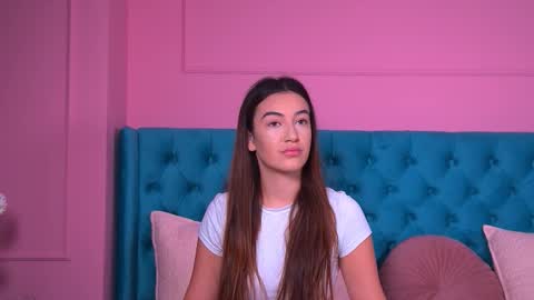 Snapshot of alyrarose chatting on 09/28/25, 03:28 Anna online show from 09/28/25, 03:28