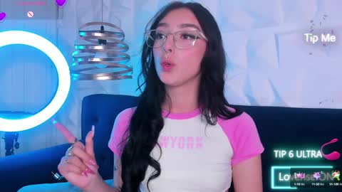 Snapshot of alys_molly chatting on 01/11/25, 05:07 sopie online show from 01/11/25, 05:07