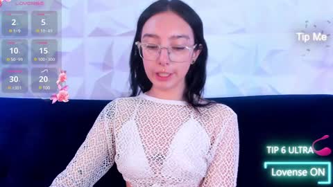 Snapshot of alys_molly chatting on 01/18/25, 11:11 sopie online show from 01/18/25, 11:11