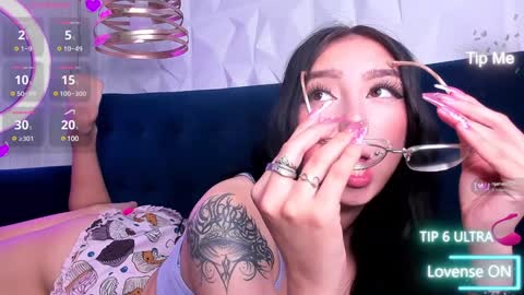 Snapshot of alys_molly chatting on 01/18/25, 02:12 sopie online show from 01/18/25, 02:12